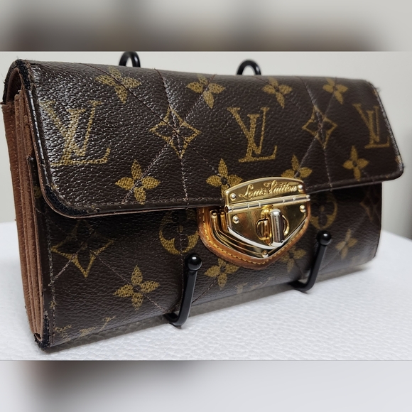 LOUIS VUITTON Sarah Etoile Monogram Quilted Wallet - Picture 4 of 16